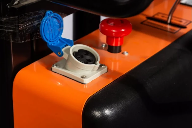 Штабелер с электроподъемом 1,5 т - 2,5 м Вилы: 1100 , Гелевая АКБ, SPN1525 SIBLINE купить в Челябинске