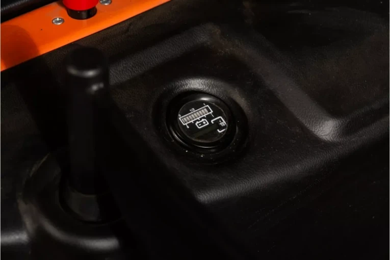 Штабелер электрический самоходный с платформой 1,5 т - 5,6 м Вилы: 1150 , АКБ Свинцово - кислотная, CL1556W SIBLINE купить в Челябинске