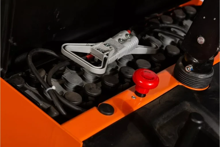 Штабелер электрический самоходный с платформой 1,5 т - 5,6 м Вилы: 1150 , АКБ Свинцово - кислотная, CL1556W SIBLINE купить в Челябинске