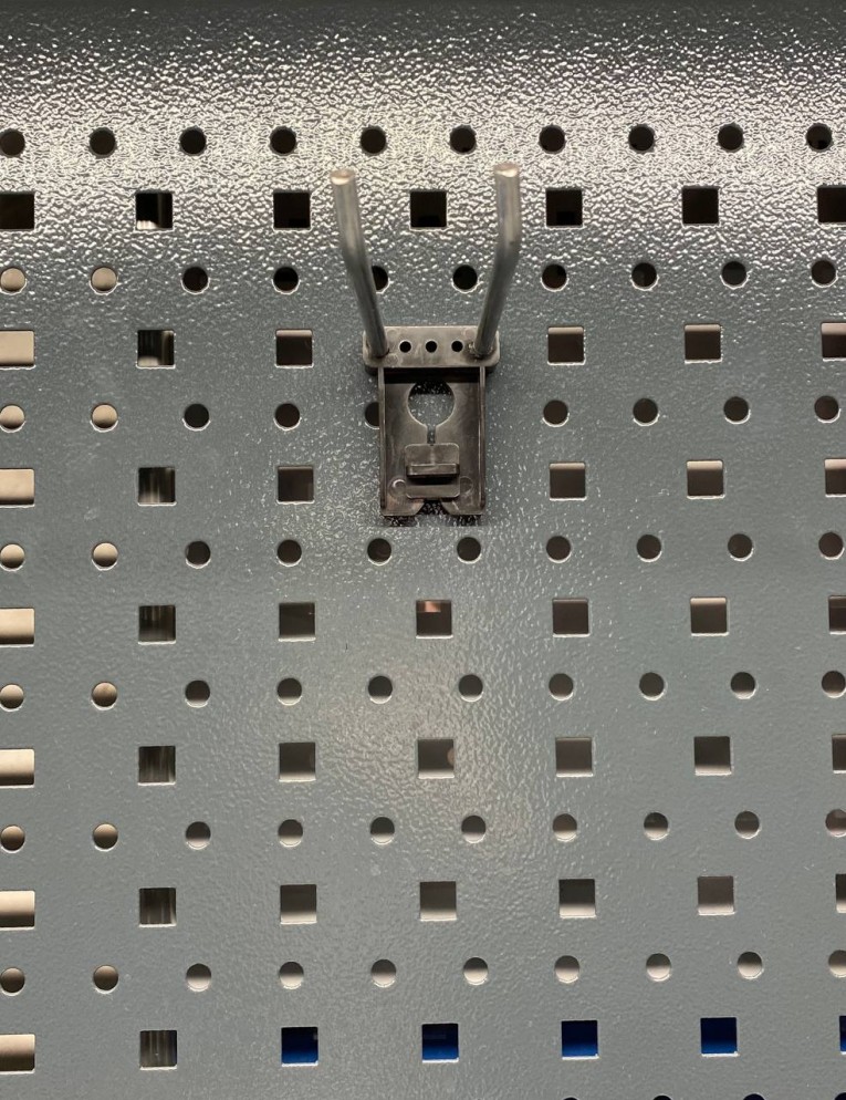 Крючок двойной 100 мм купить в Челябинске Крючок двойной 100 мм купить в Челябинске