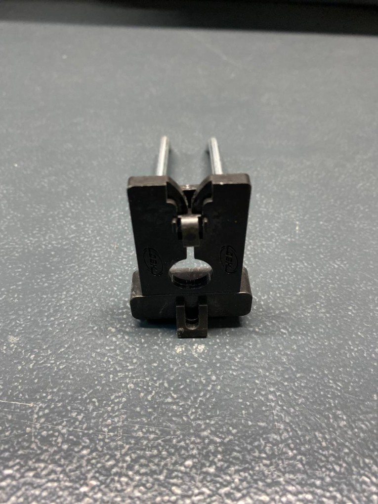 Крючок двойной 100 мм купить в Челябинске Крючок двойной 100 мм купить в Челябинске