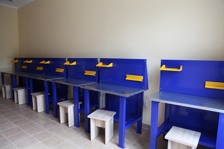 Верстак-стол бестумбовый ВП-1 с экраном купить в Челябинске Верстак-стол бестумбовый ВП-1 с экраном купить в Челябинске