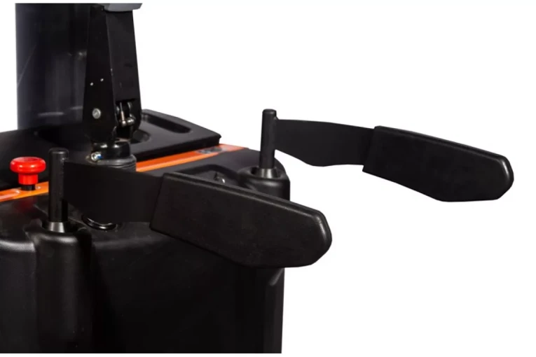 Штабелер электрический самоходный с платформой 2 т - 4,5 м Вилы: 1150 , АКБ Свинцово - кислотная, CL2045W SIBLINE купить в Челябинске